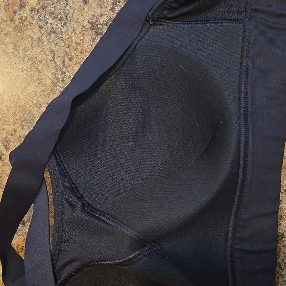 Under armour black fitted sports bra size 34C - Picture 3 of 6